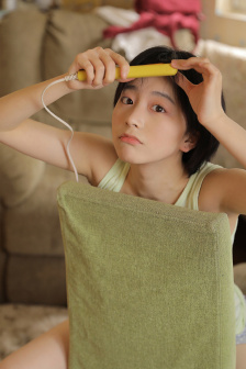 宋雨琦乳液头突出图片